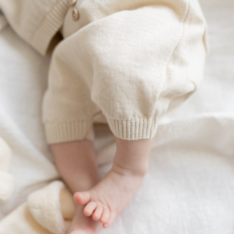 Pantalone morbido neonato ecru, della collezione SS23 1+ in the Family