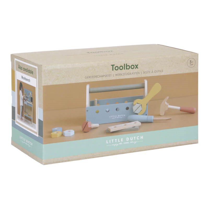 Per i vostri bambini che amano il bricologe, sia dentro che fuori casa, ecco questa super cassetta degli attrezzi, firmata Little Dutch, dotata di tantissimi strumenti in legno! Il set è composto da diversi pezzi, tra cui un martello da gioco a misura di bambino, una chiave inglese, un cacciavite, tanti dadi e bulloni. 