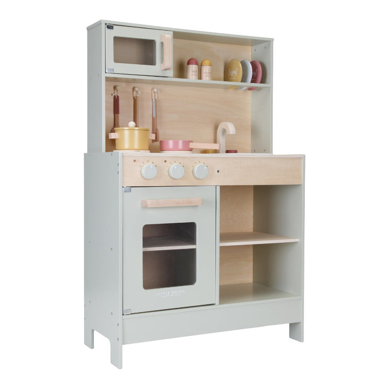 Questa è davvero una super cucina, firmata Little Dutch, colorata con tonalità menta pastello e con uno stile davvero unico. Con questa cucina super attrezzata, i vostri bambini potranno divertirsi a cuocere una torta nel forno, cucinare alcune verdure sul fornello e lavarsi le mani nel lavandino. 