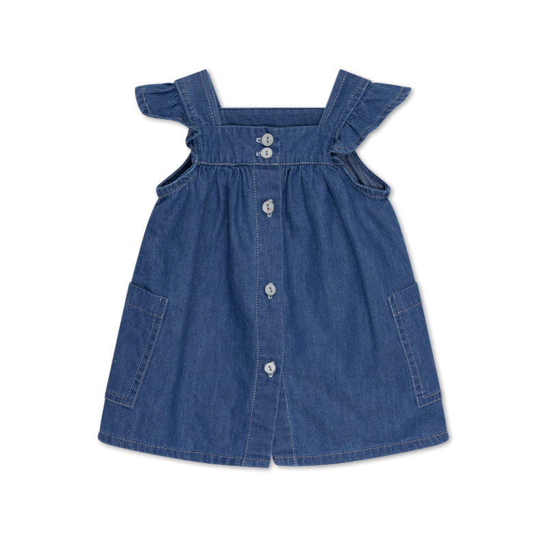 Bellissimo e leggero abito smanicato denim firmato My Little Cozmo per la tua bambina, perfetto per la stagione primavera-estate. Sollo squadrato, dettagli a volants sulle spalline, chiusura tramite bottoni sul davanti, due tasche applicate ai lati.