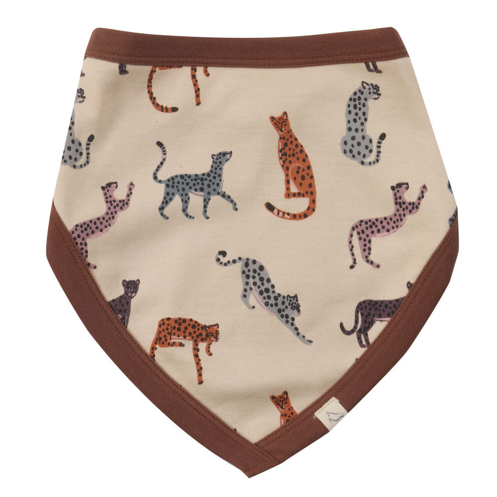 Il bavaglino bandana è un’opzione comoda e moderna, con la quale possiamo vestire i nostri bimbi e impedire che i loro indumenti si macchino. Inoltre questo è davvero pratico da essere indossato grazie alla chiusura su 2 posizioni tramite bottoncini a pressione. 