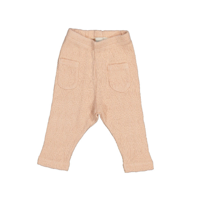 pantalone neonata in cotone biologico, lavorato a maglia, in tonalità rosa. Finta abbottonatura, elastico in vita,due tasche applicate frontali