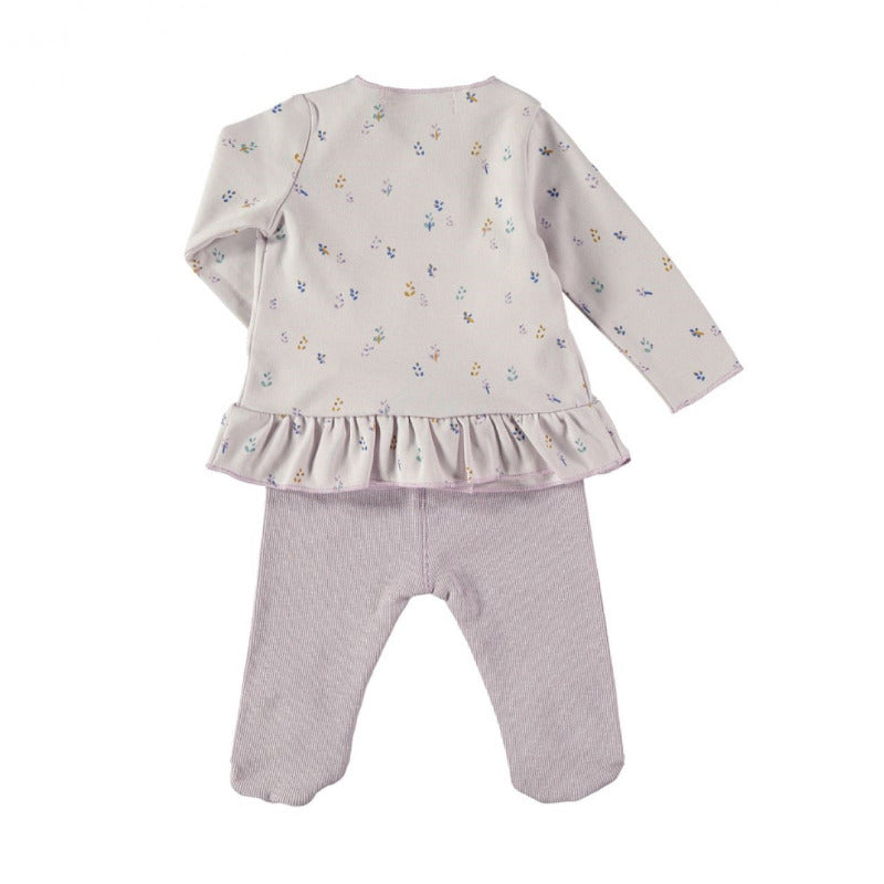 Grazioso completo neonata in morbido e leggero cotone biologico che comprende una maglia kimono in tonalità lavanda con volants nella parte inferiore e ghettina a costine. 