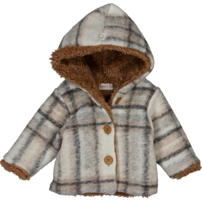 Un bellissimo cappotto in lana, perfetto per tenere al caldo il corpo dei vostri bambini. Questa giacca è fornita di cappuccio e ha un'apertura frontale tramite bottoni in bio resina. L'interno è in morbida fodera di eco pelliccia.