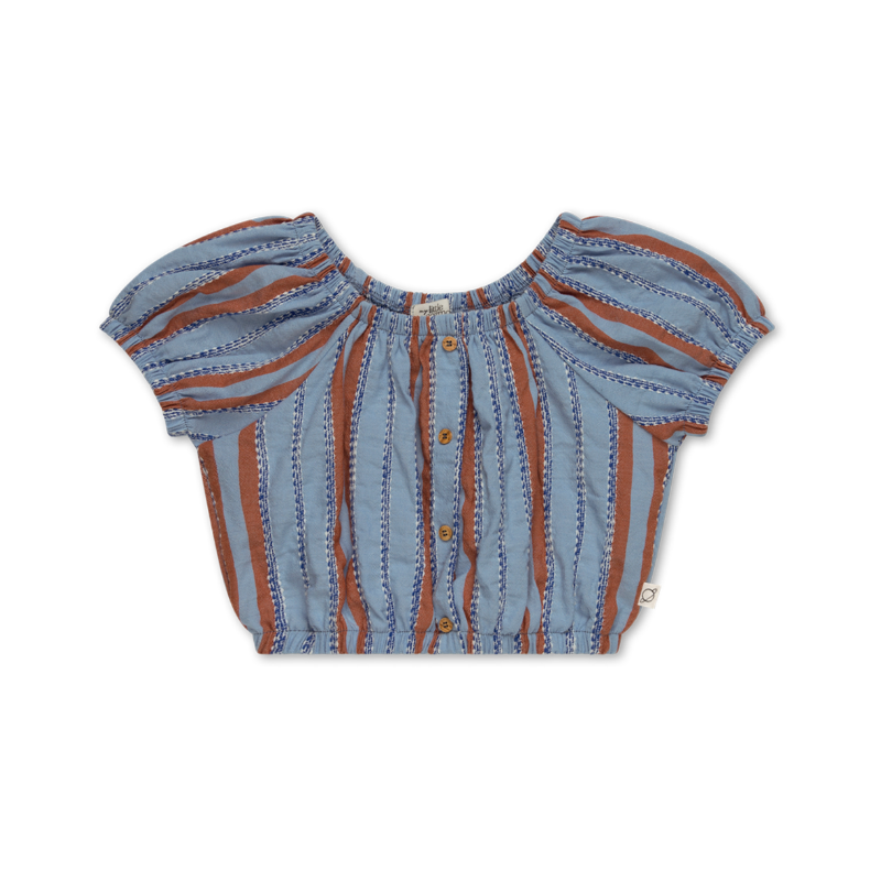 camicetta a manica corta denim per bambina, firmata My Little Cozmo, con righe ricamate. Scollo squadrato, maniche corte a sbuffo, abboittonatura decorativa frontale. Elastico su spalle, polsini e orlo