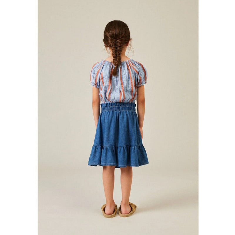 Graziosa gonna denim per le vostre bambine, firmato My Little Cozmo. Vita elastica a punto smock, bordo arricciato a volants.